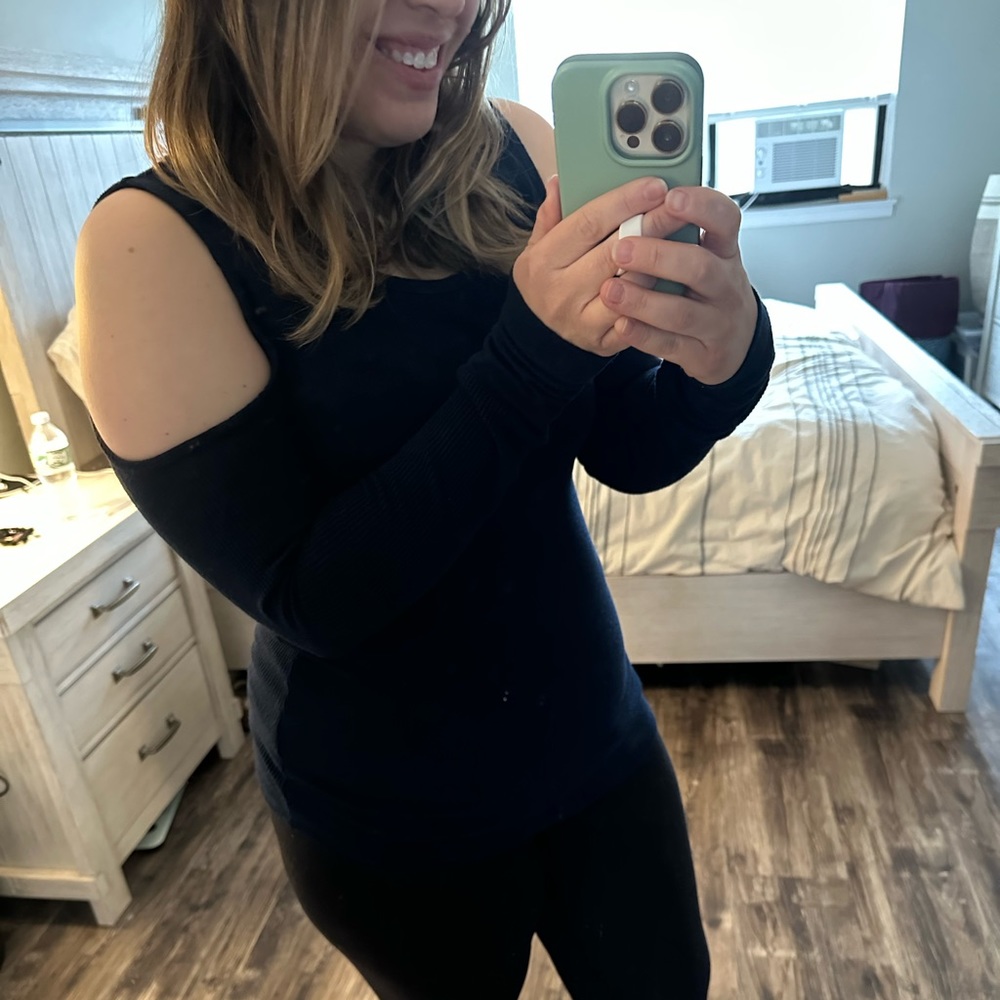 sweet romeo waffle cold shoulder sweater - small